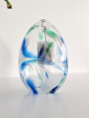 Egg-shaped art glass Zorza